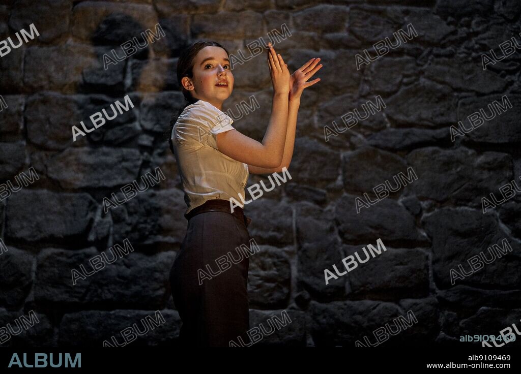 ARIELLA GLASER en ALAS BLANCAS, 2023 (WHITE BIRD: A WONDER STORY), dirigida por MARC FORSTER. Copyright LIONSGATE.