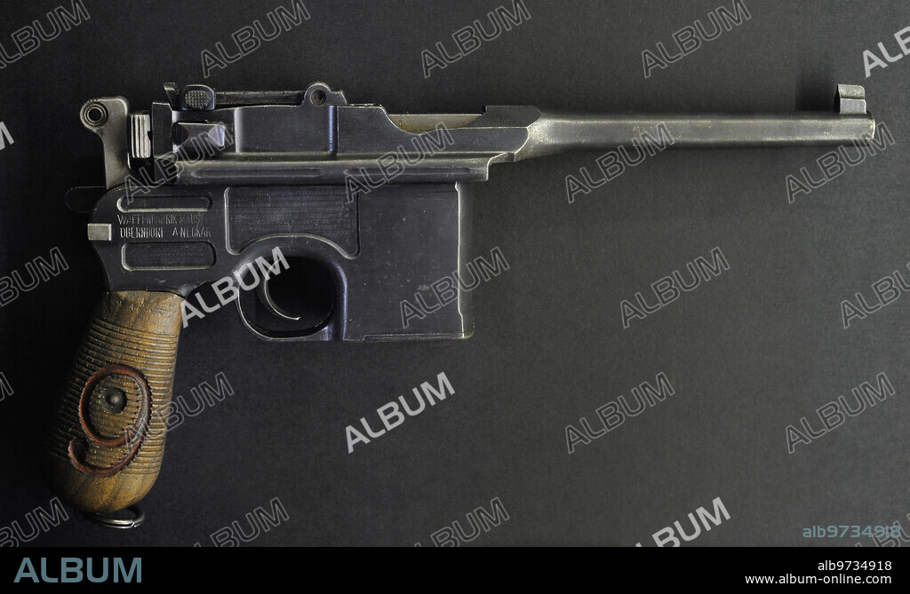 Pistola Mauser K96 Modelo 1912/16. Alemania. Museo de la Guerra de Letonia. Riga.