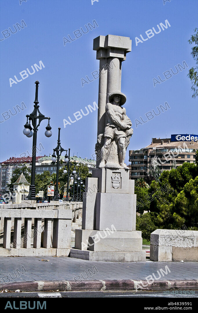 València, Comunidad Valenciana, Spain, Europe. Puente de Aragón (Pont d'Aragò). In the part that falls to the Plaza de Zaragoza, sculptures representing the Fisherman or Sailor. Under the shield of the city carved in stone, scukpture by José Terencio Farré.