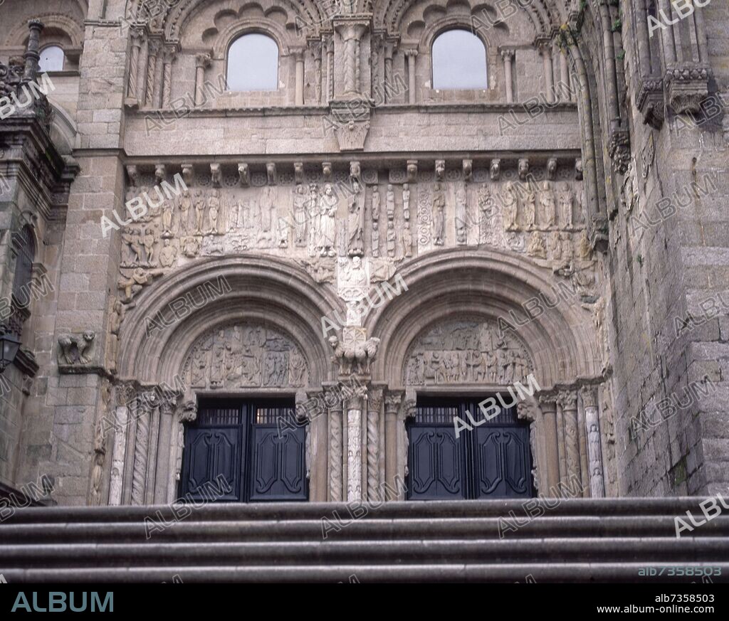 EXTERIOR - PORTADA DE LA FACHADA DE LAS PLATERIAS - SIGLO XII.