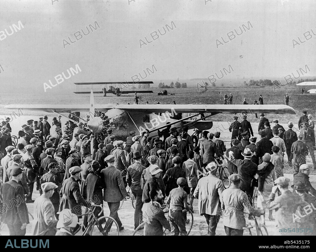 The crowd surging around the spirit of St. Louis" plane, when Captain Lindbergh arrived at Le Bourget. May 31, 1927. (Photo by International Newsreel Photo).