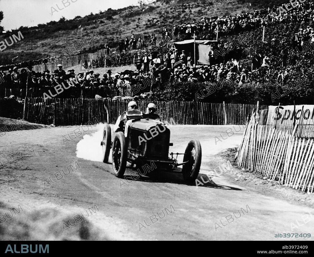 Kenelm Lee Guinness in a 6 cylinder Sunbeam, French Grand Prix, Lyons, 1924. Taking the second turn in the course, Guinness did not go on to finish the race. Spectators line the hillside.