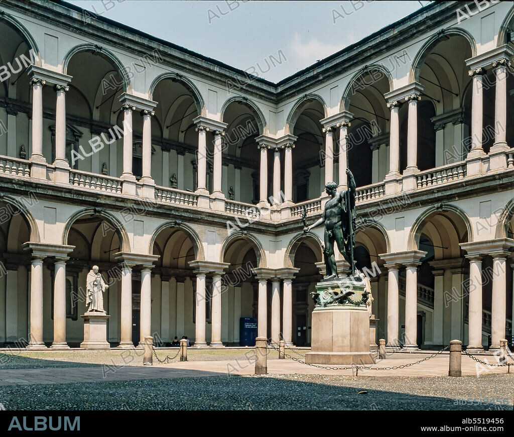 Palace of Brera: the central courtyard by Francesco Maria Richini (XVII century), with two orders of arches.