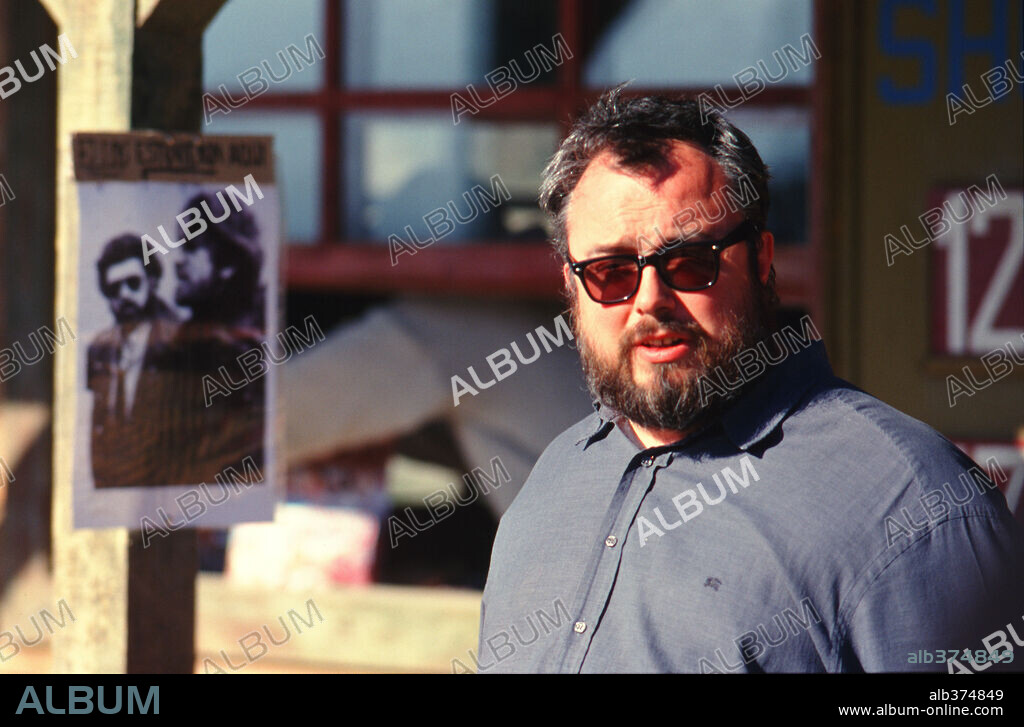 ALEX DE LA IGLESIA en 800 BALAS, 2002, dirigida por ALEX DE LA IGLESIA. Copyright PANICO FILMS.