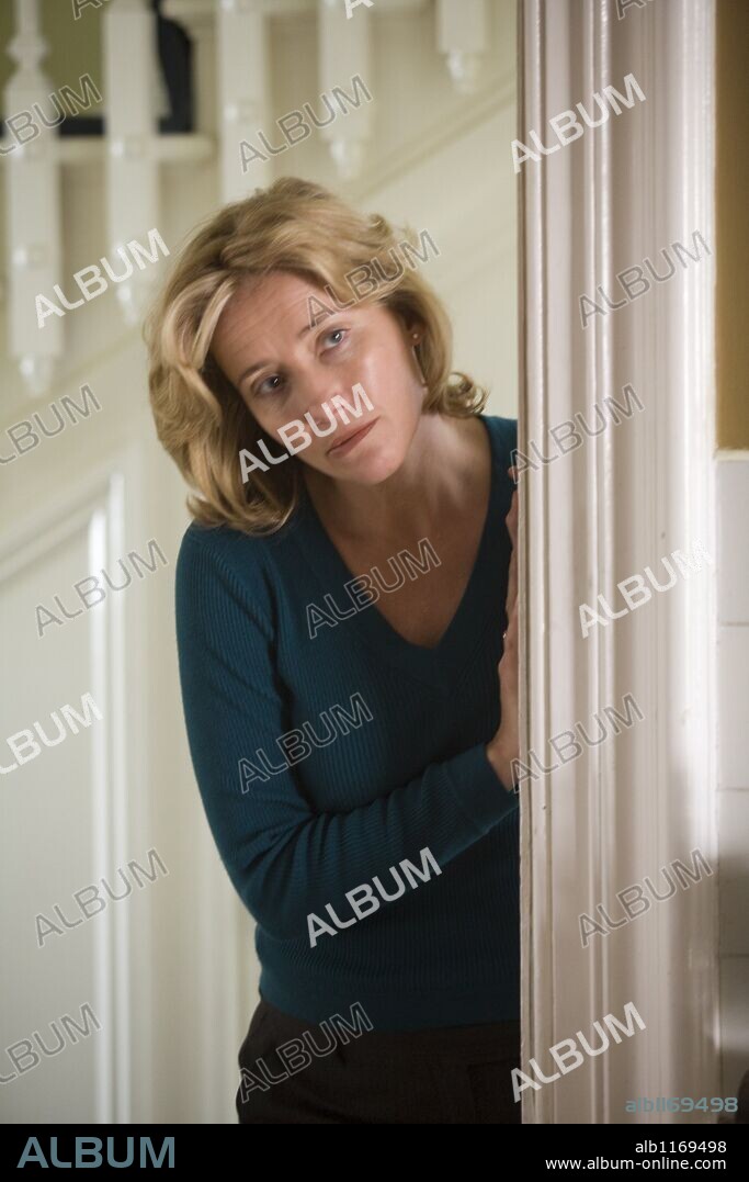 EMMA THOMPSON in LAST CHANCE HARVEY, 2008, directed by JOEL HOPKINS. Copyright OVERTURE FILMS/PROCESS PRODUCTIONS / SPARHAM, LAURIE.