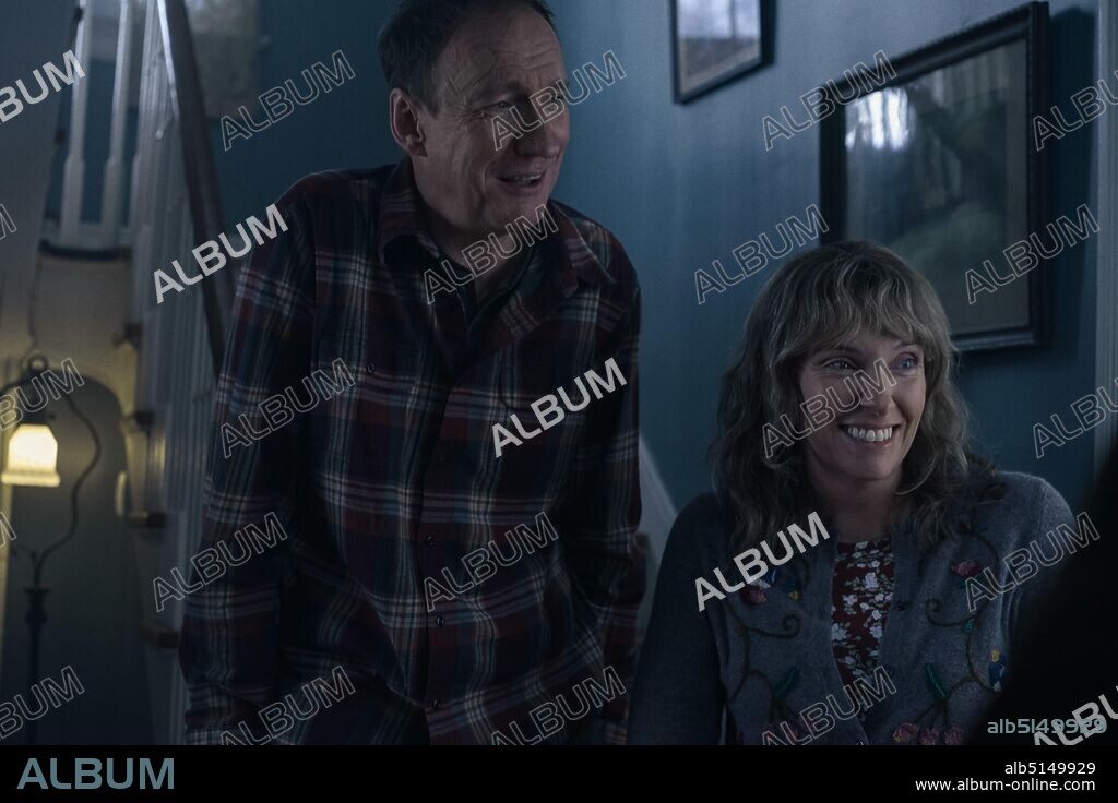 DAVID THEWLIS and TONI COLLETTE in I'M THINKING OF ENDING THINGS, 2020, directed by CHARLIE KAUFMAN. Copyright Likely Story / Projective Testing Service.