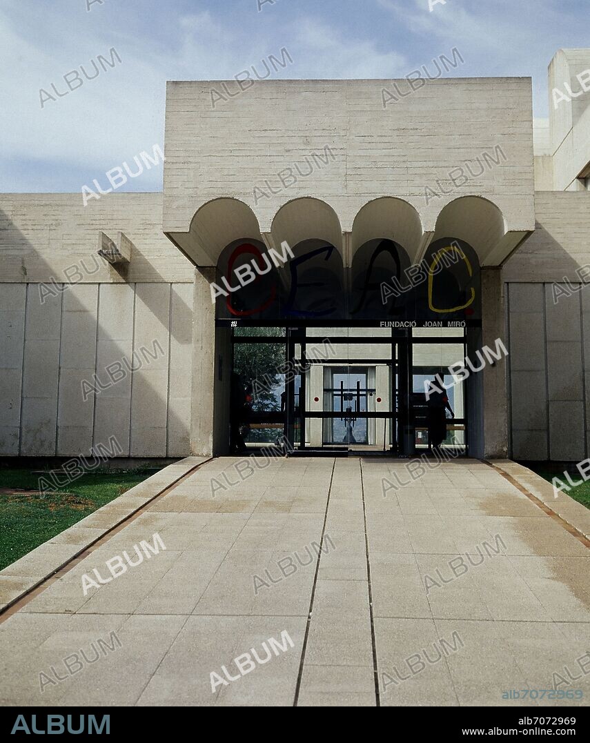 JOSEP LLUIS SERT (1902-83) Y LUIS LACASA. PATIO DE COMUNICACION - FOTO AÑOS 80.