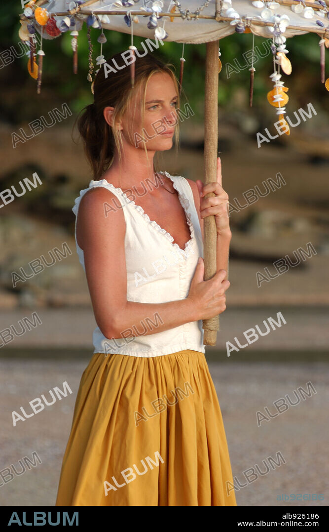GABRIELLE ANWAR en LA ISLA MISTERIOSA, 2005 (MYSTERIOUS ISLAND), dirigida por RUSSELL MULCAHY. Copyright LIVING FILMS/SILVERSTAR LTD.