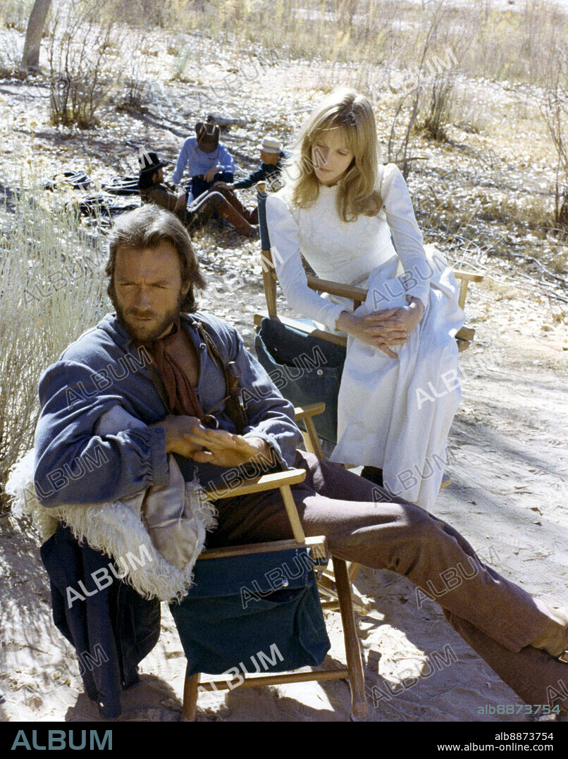 CLINT EASTWOOD y SONDRA LOCKE en EL FUERA DE LA LEY, 1976 (THE OUTLAW JOSEY WALES), dirigida por CLINT EASTWOOD. Copyright WARNER BROTHERS.
