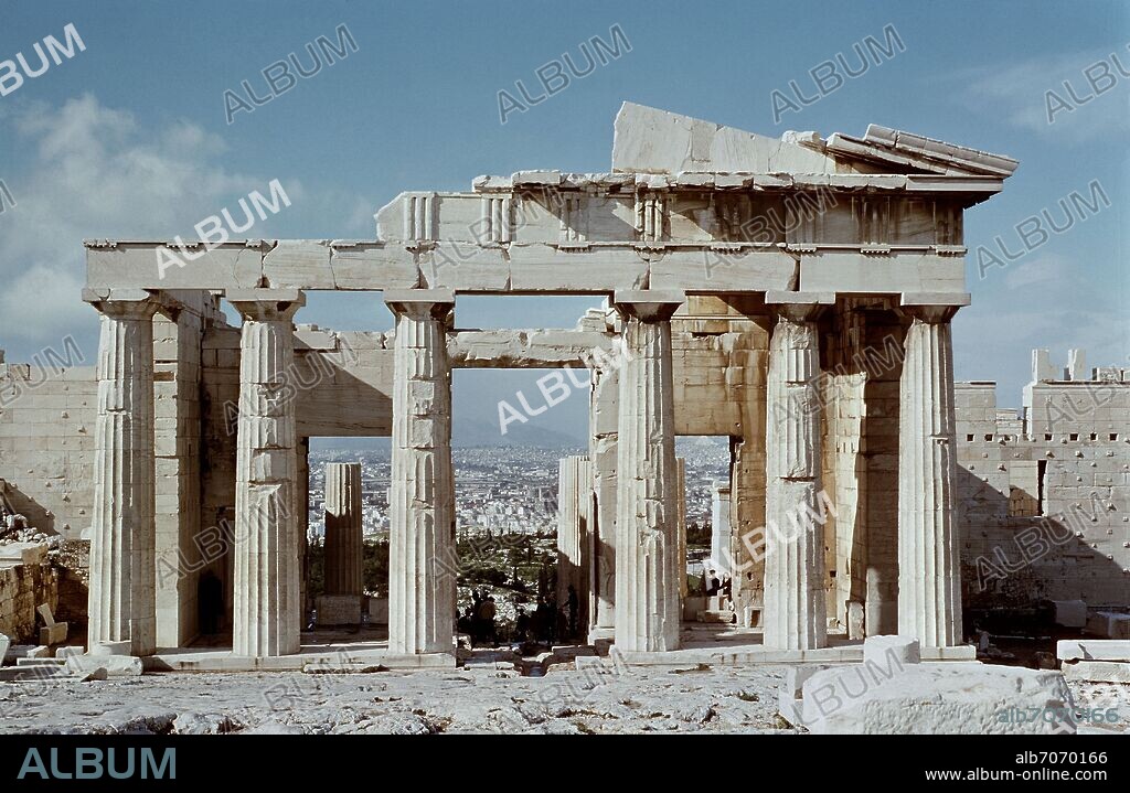 PROPILEOS DE LA ACROPOLIS DE ATENAS - EDIFICIO CONSTRUIDO ENTRE LOS AÑOS 447 Y 432 AC.