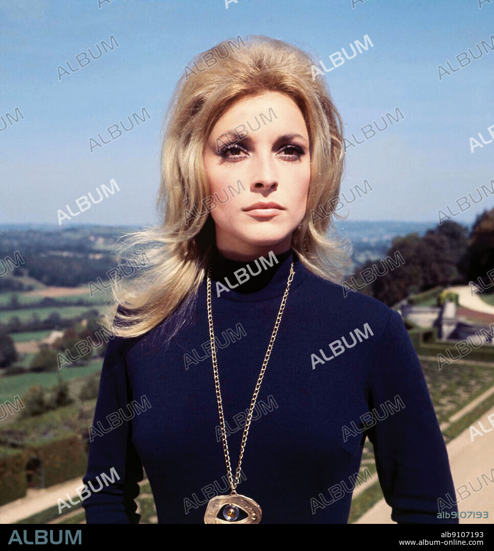 SHARON TATE en EL OJO DEL DIABLO, 1966 (EYE OF THE DEVIL), dirigida por J. LEE THOMPSON. Copyright M.G.M.