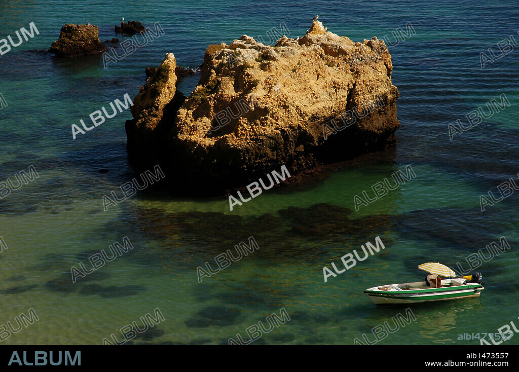 PORTUGAL. LAGOS. Playa de Doña Ana (Praia da Dona Ana). El Algarve.