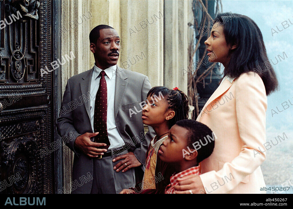 AREE DAVIS, EDDIE MURPHY, MARC JOHN JEFFERIES and MARSHA THOMASON in THE HAUNTED MANSION, 2003, directed by ROB MINKOFF. Copyright DISNEY ENTERPRISES.