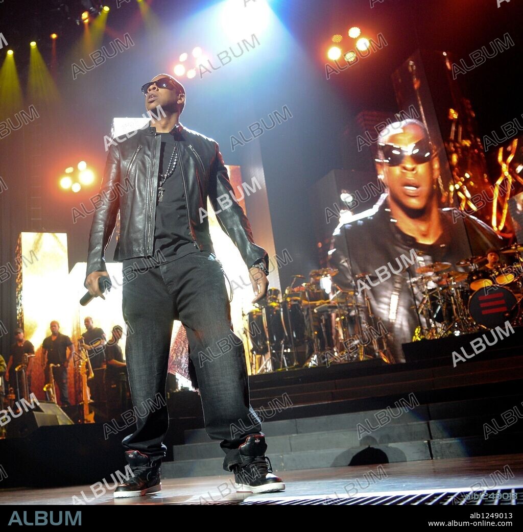JAY Z. Oct 23, 2009 - Philadelphia, Pennsylvania, USA - JAY-Z rocks the mike at a sold out PowerHouse Concert held at the Wachovia Center in Philadelphia. 23/10/2009