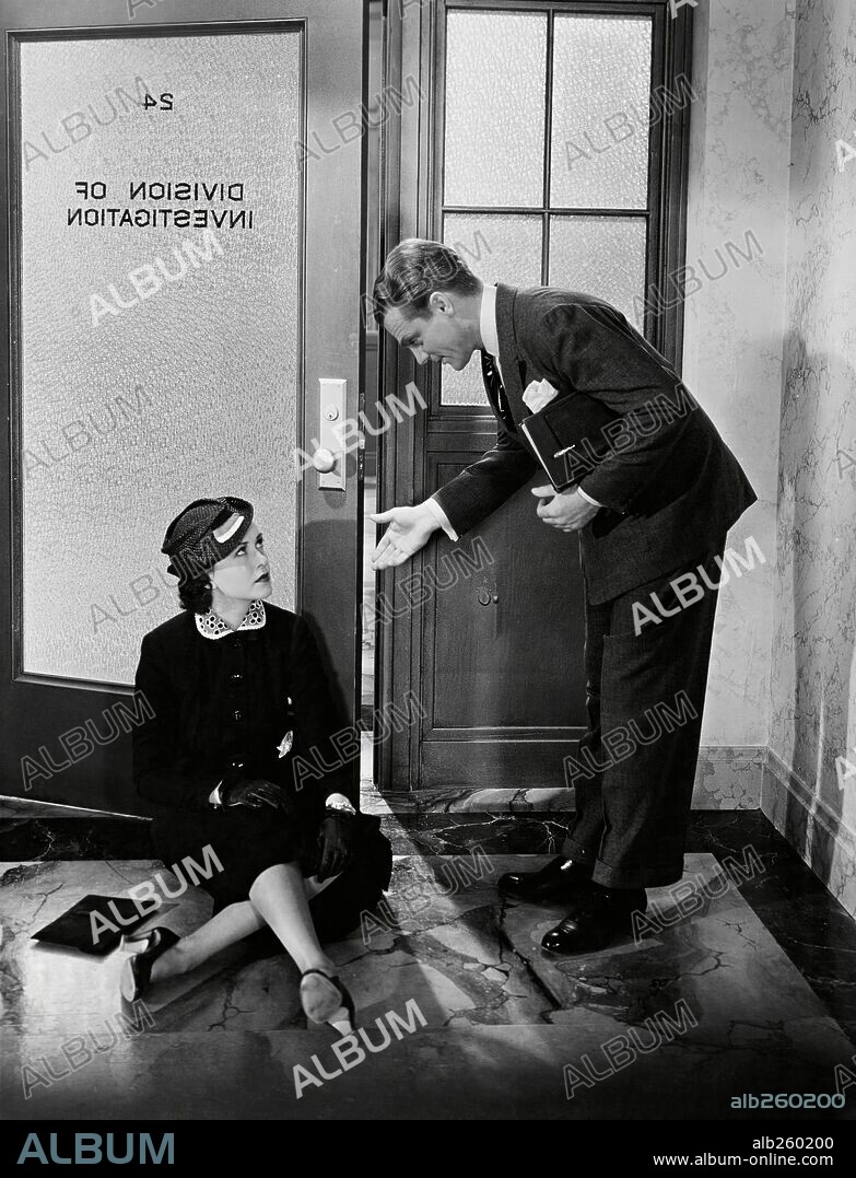 JAMES CAGNEY and MARGARET LINDSAY in G' MEN, 1935, directed by WILLIAM KEIGHLEY. Copyright WARNER BROTHERS.