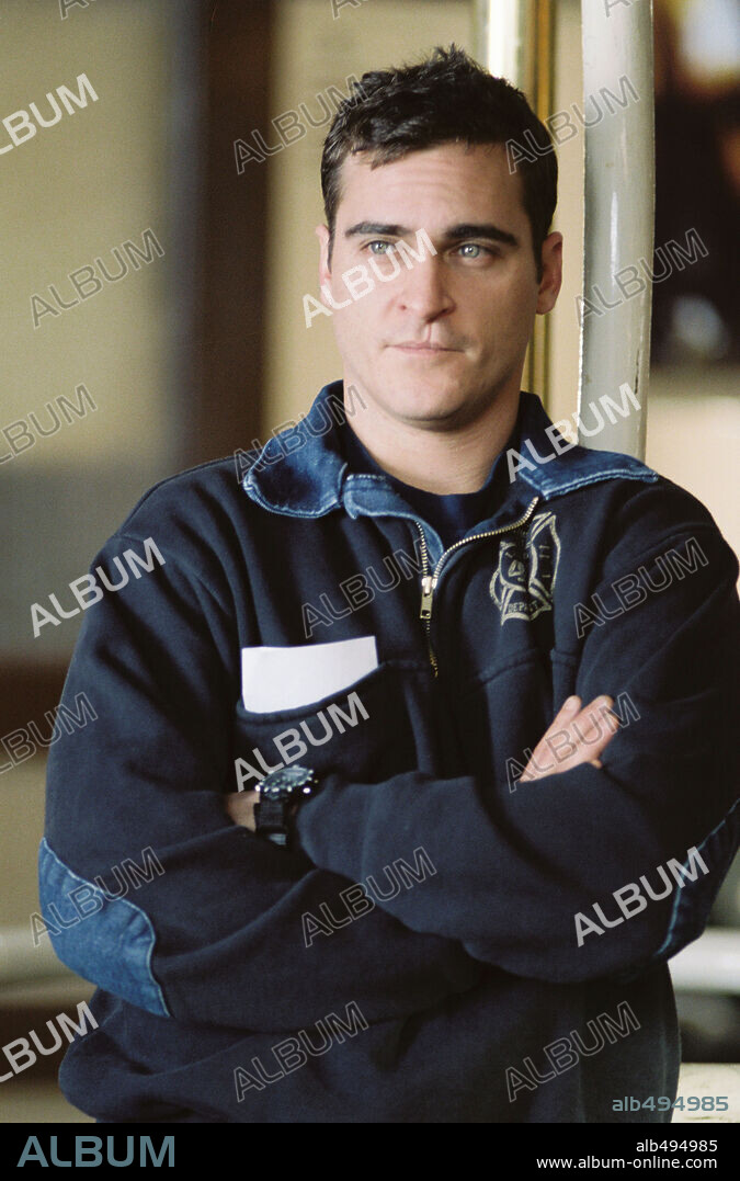 JOAQUIN PHOENIX en BRIGADA 49, 2004 (LADDER 49), dirigida por JAY RUSSELL. Copyright TOUCHSTONE PICTURES.