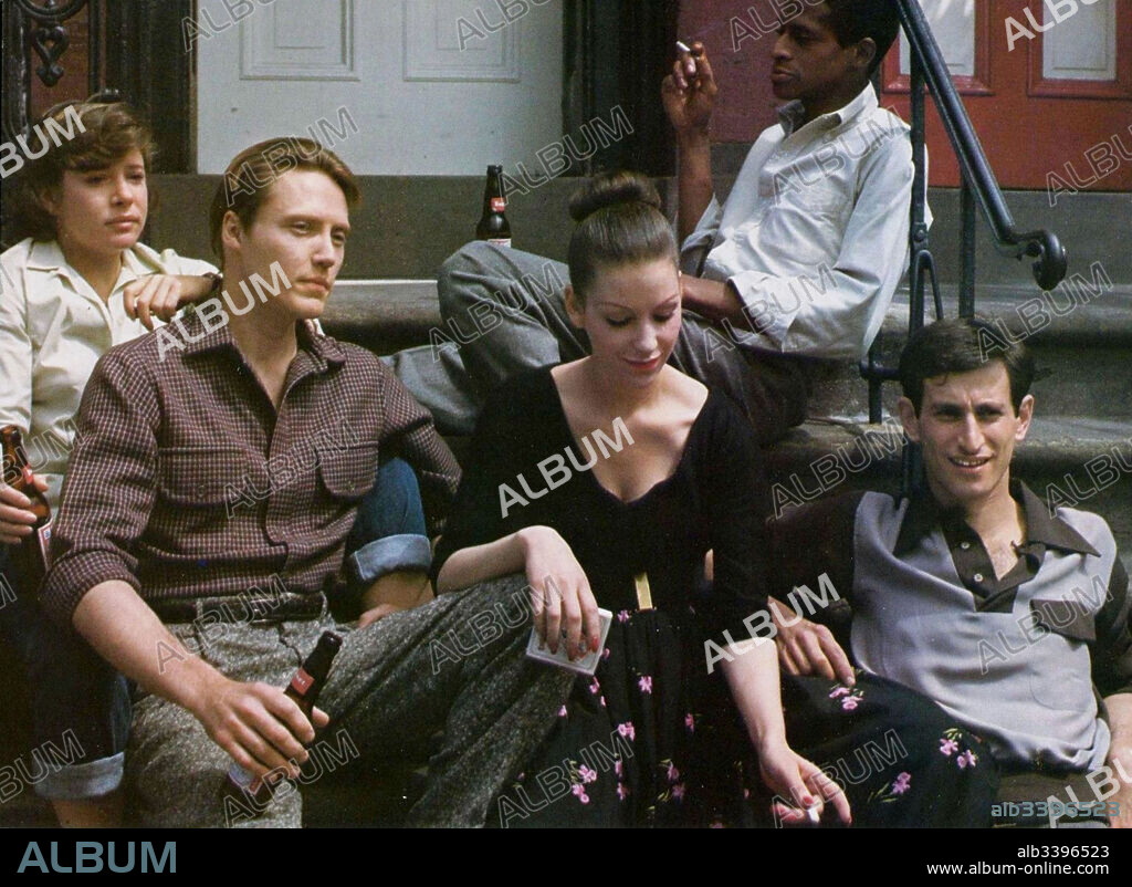 ANTONIO FARGAS, CHRISTOPHER WALKEN, DORI BRENNER, ELLEN GREENE et LENNY BAKER dans NEXT STOP, GREENWICH VILLAGE, 1976, réalisé par PAUL MAZURSKY. Copyright 20TH CENTURY FOX.