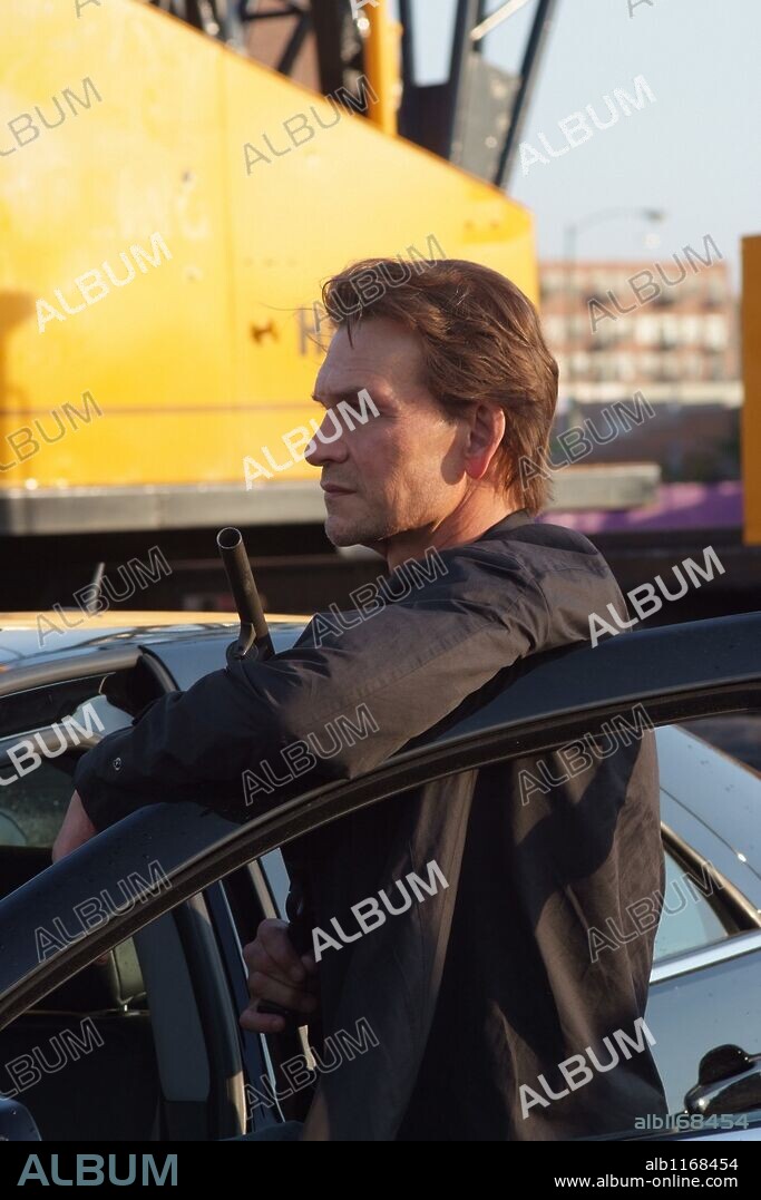 PATRICK SWAYZE in THE BEAST, 2009 (BEAST, THE-TV), directed by VINCENT ANGELL and WILLIAM ROTKO. Copyright Sony Pictures Television. episodio 1.