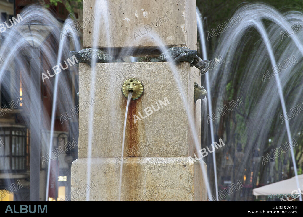 Fuente de La Princesa, año 1834,(Fuente de las Tortugas),Plaza Rei Joan Carles I. Palma.Mallorca.Islas Baleares. Spain.