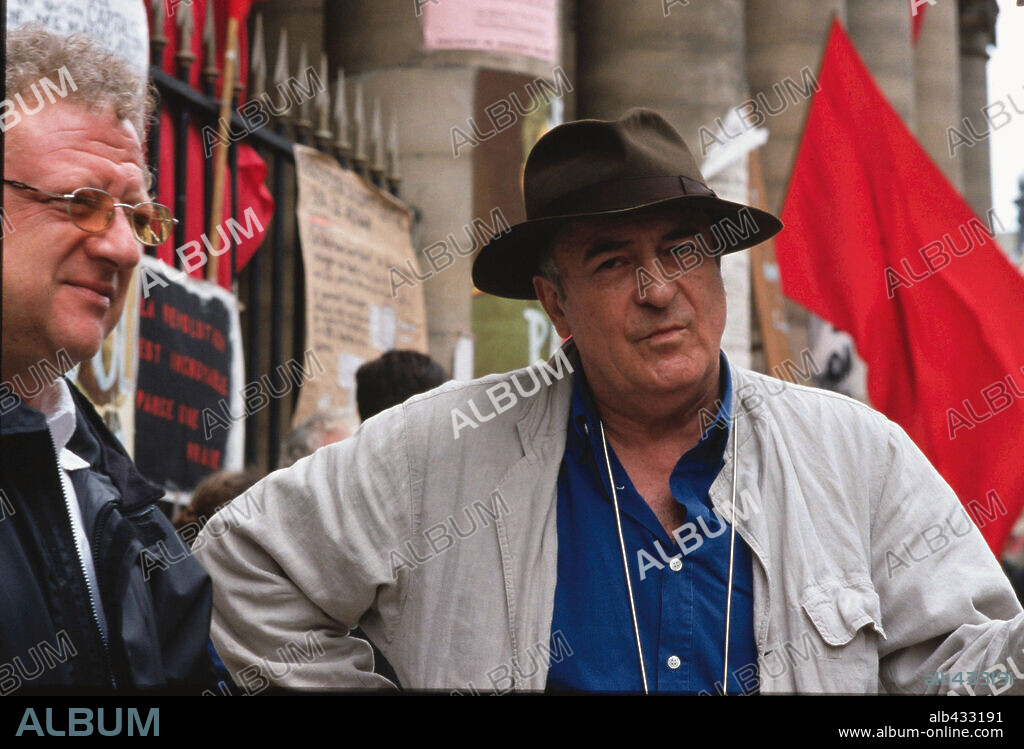 BERNARDO BERTOLUCCI en SOÑADORES, 2003 (THE DREAMERS), dirigida por BERNARDO BERTOLUCCI. Copyright RECONDED PICTURE COMPANY/PENINSULAÑ FILMS/FICTION FILMS.