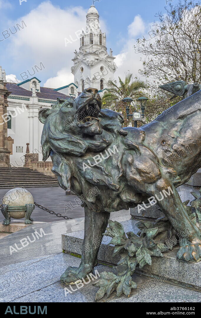 Independence Square, Memorial to the Heroes of the Independence, Quito, UNESCO World Heritage Site, Pichincha Province, Ecuador, South America.