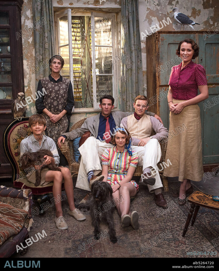 ALEXIS GEORGOULIS, Callum Woodhouse, Daisy Parker, KEELEY HAWES and MILO PARKER in THE DURRELL, 2016. Copyright Sid Gentle Films/Masterpiece Theatre/ITV - Independent Television.