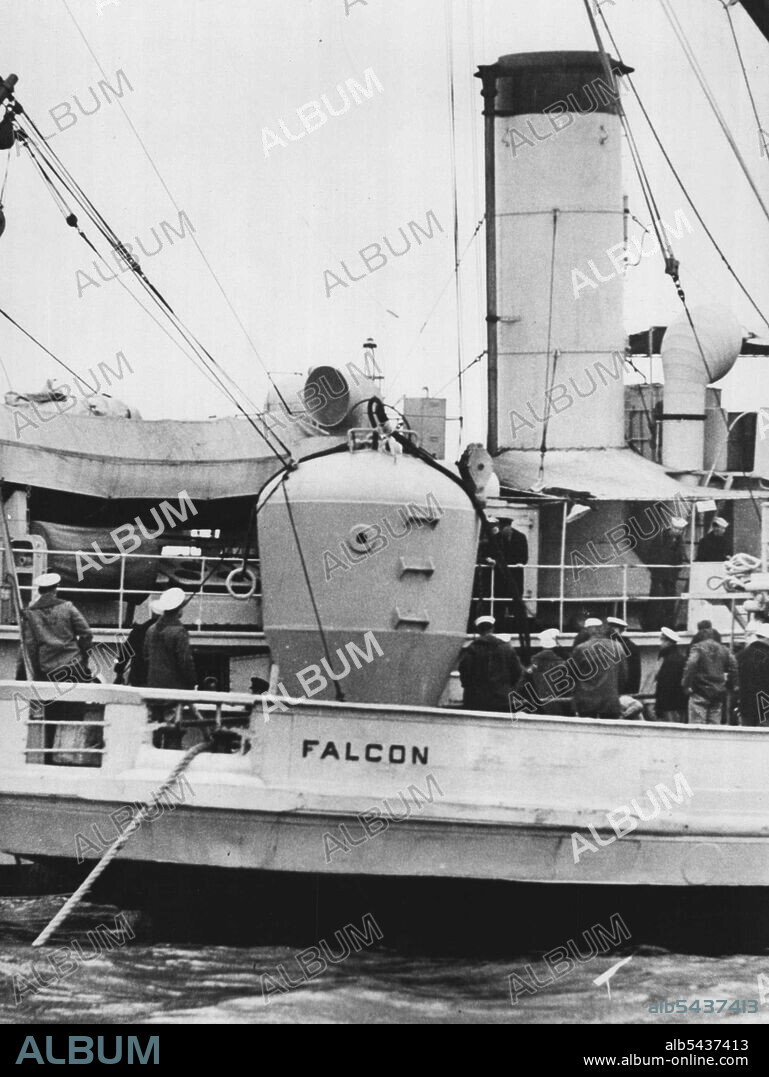 Diving Bell Picks Up Squalus Survivors -- A close-up of the diving bell aboard the rescue ship Falcon which was used to pick up survivors from the U.S. Navy submarine Squalus today, sunken 240 feet below. This picture was made before the bell, or rescue chamber, was lowered. The rescue ship Wandank is back of the Falcon. May 24, 1939. (Photo by Wide World Photo).