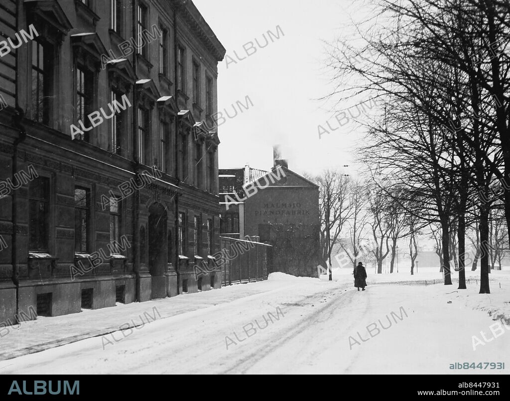 Göteborg 15 februari 1929. Malmsjö pianofabrik skall bort. Vasagatan mot Heden.. Foto: Kamerareportage *** Local Caption *** GT Låda 1929-12. GHT.