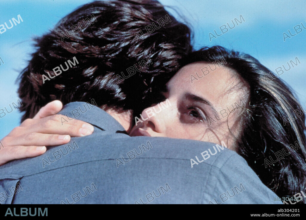 EDUARDO NORIEGA and PENELOPE CRUZ in OPEN YOUR EYES, 1997 (ABRE LOS OJOS), directed by ALEJANDRO AMENABAR. Copyright SOGETEL.