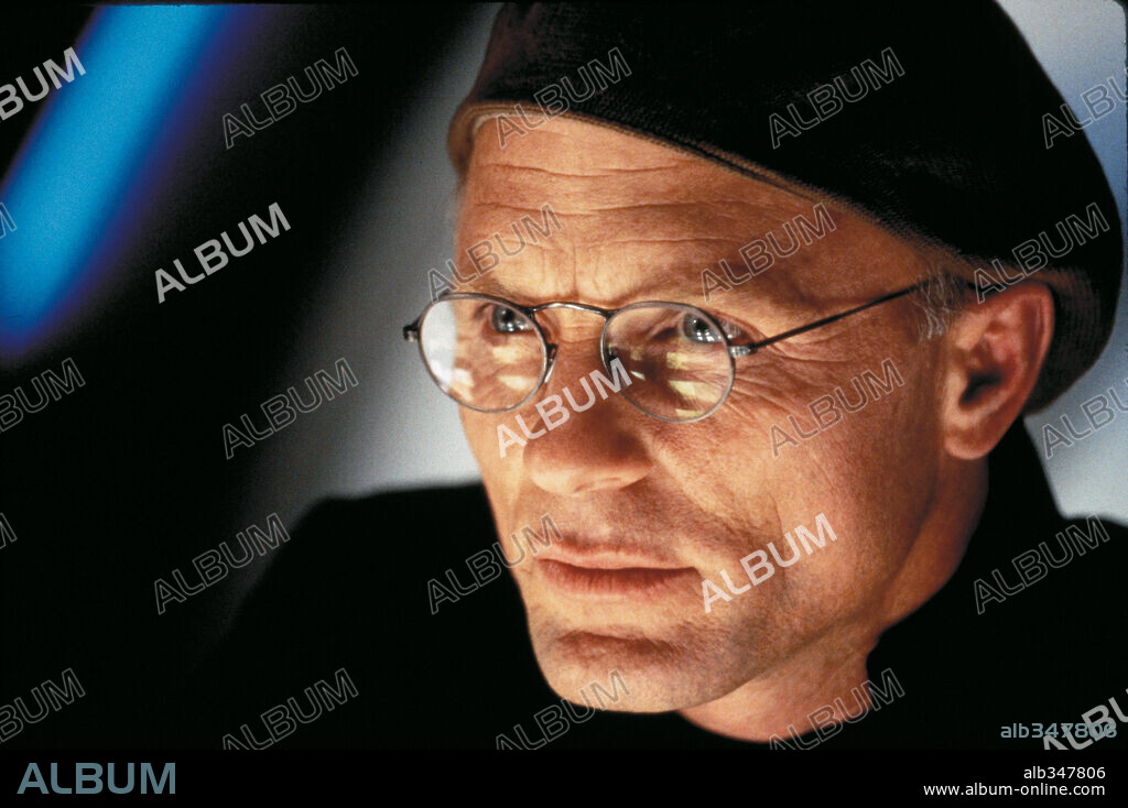 ED HARRIS in THE TRUMAN SHOW, 1998, directed by PETER WEIR. Copyright PARAMOUNT PICTURES / GORDON, MELINDA SUE.