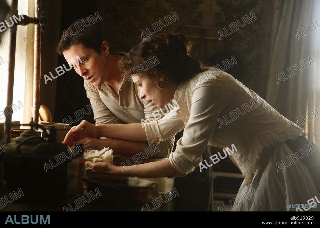 CHRISTIAN BALE y REBECCA HALL en EL TRUCO FINAL-EL PRESTIGIO, 2006 (THE PRESTIGE), dirigida por CHRISTOPHER NOLAN. Copyright NEWMARKET PRODUCTIONS/SYNCOPY/TOUCHSTONE PICTURES/WARNER BRO / VAUGHAN, STEPHEN.