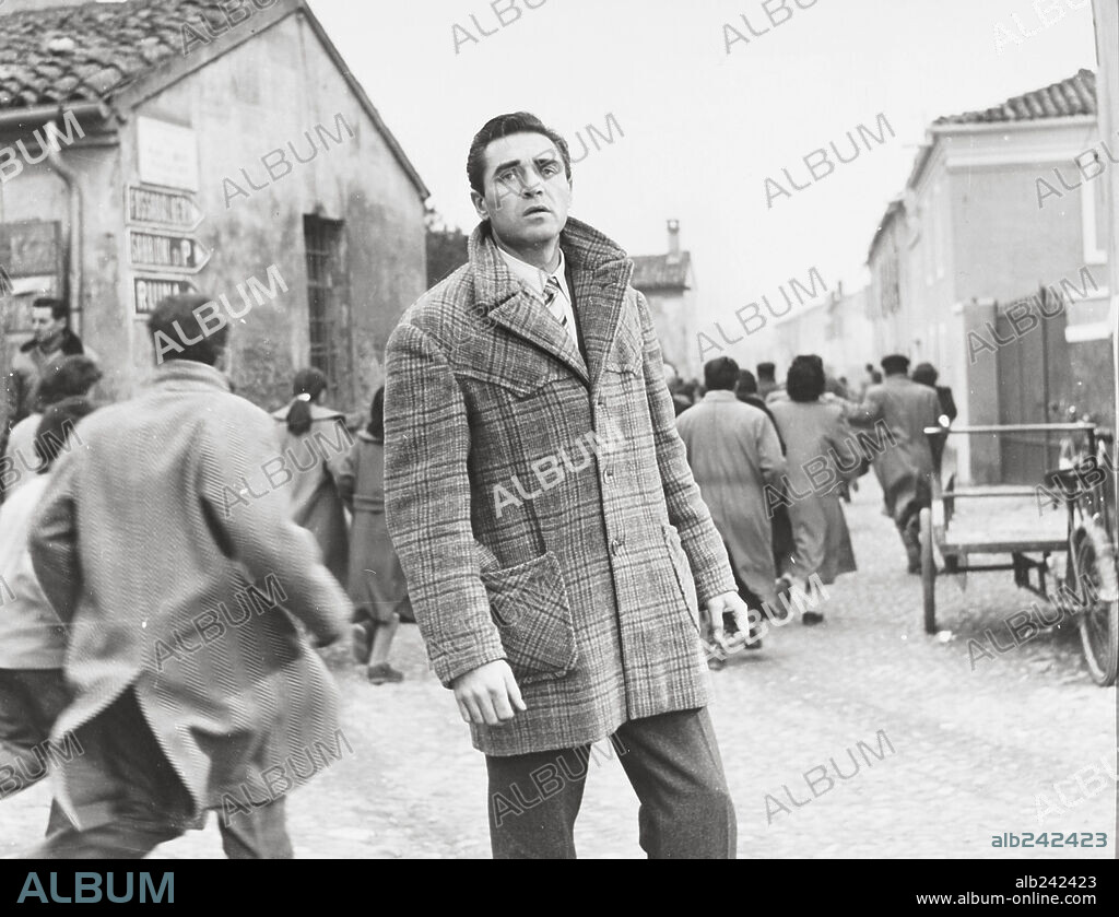 STEVE COCHRAN en EL GRITO, 1957 (IL GRIDO), dirigida por MICHELANGELO ANTONIONI. Copyright S.P.A. CINEMATOGRAFICA.