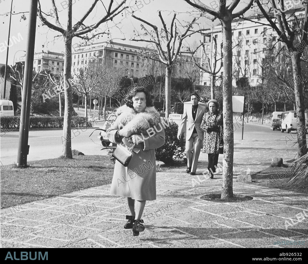PACO MARTINEZ SORIA in EL CALZONAZOS, 1974, directed by MARIANO OZORES. Copyright FILMAYER.