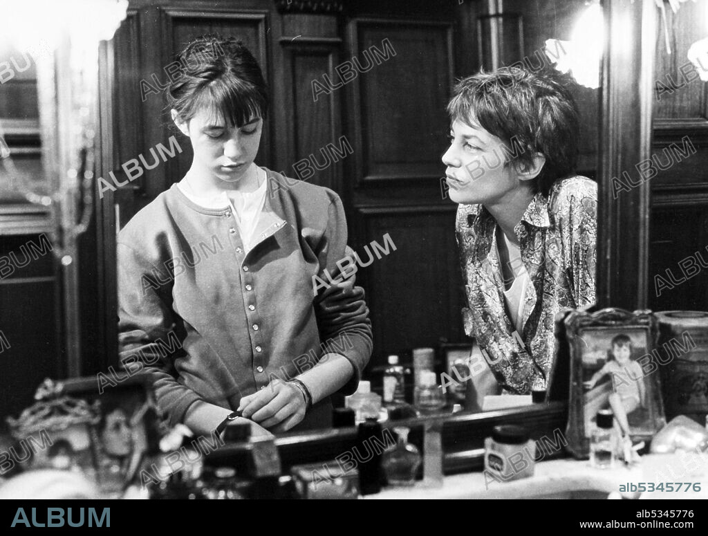 CHARLOTTE GAINSBOURG and JANE BIRKIN in JANE B. FOR AGNÈS V., 1988 (JANE B. PAR AGNES V.), directed by AGNES VARDA. Copyright CINE TAMARIS.