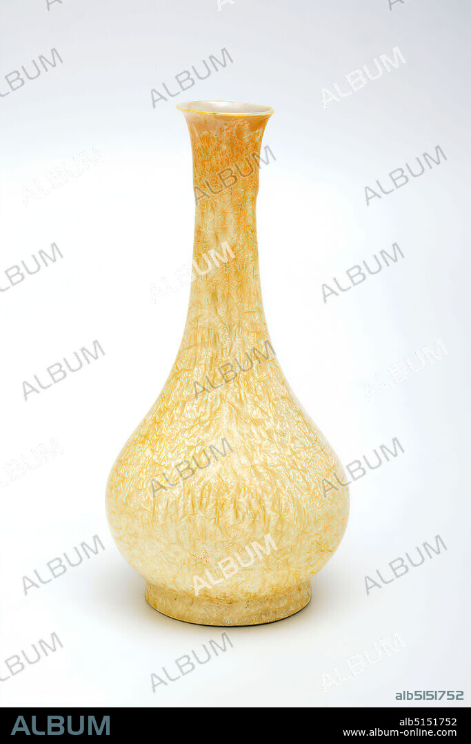 Albert Heinecke, KPM Königliche Porzellanmanufaktur Berlin, bottle vase, porcelain, glazed, Total: height: 17.80 cm; diameter: 8.70 cm, porcelain mark: underside: on the bottom in underglaze blue: sceptre mark of the Königliche Porzellan-Manufaktur Berlin. Next to it: 0.30 c, stamp: under the glaze Stamp stamps: 5697 P2 E, ornamental objects, ceramics, art nouveau.