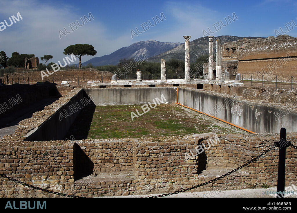 ARTE ROMANO. ITALIA. VILLA ADRIANA. Villa imperial construída en el siglo II por orden del emperador Adriano (76-138). Vista de la PESCHIERA. Cercanías de Tívoli.