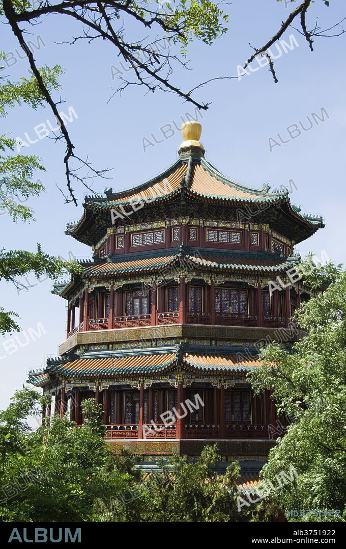 Tower of Buddhist Incense on Longevity Hill, Yihe Yuan (The Summer Palace), UNESCO World Heritage Site, Beijing, China, Asia.