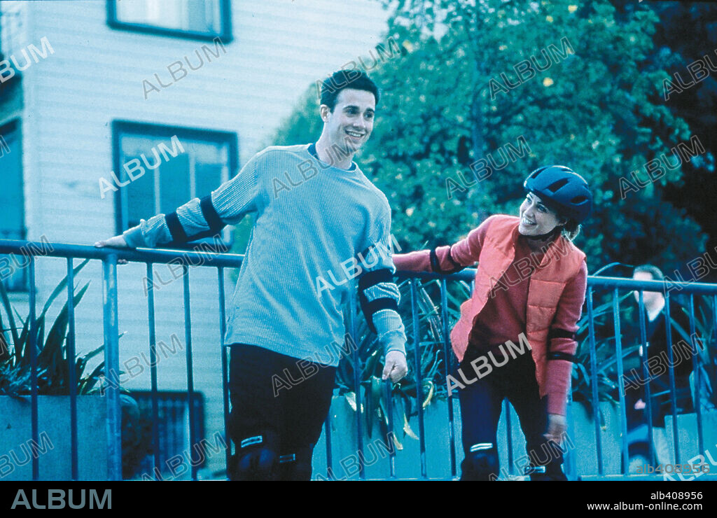 CLAIRE FORLANI and FREDDIE PRINZE JR. in BOYS AND GIRLS, 2000, directed by ROBERT ISCOVE. Copyright MIRAMAX.
