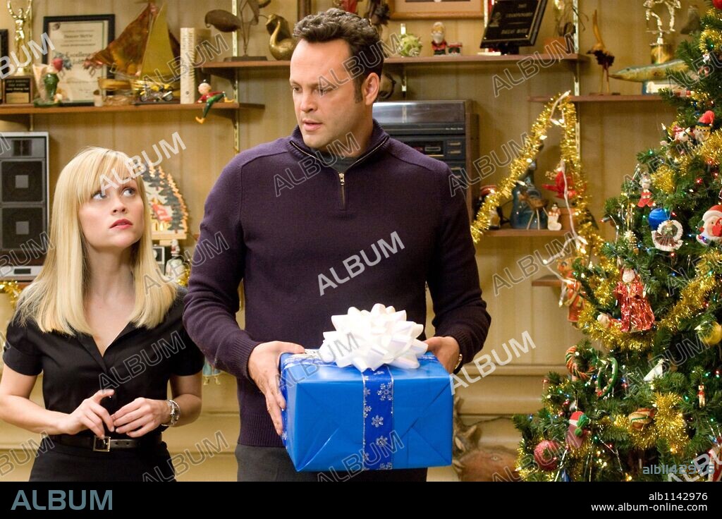 REESE WITHERSPOON and VINCE VAUGHN in FOUR CHRISTMASES, 2008, directed by SETH GORDON. Copyright NEW LINE CINEMA / JOHNSON, JOHN P.