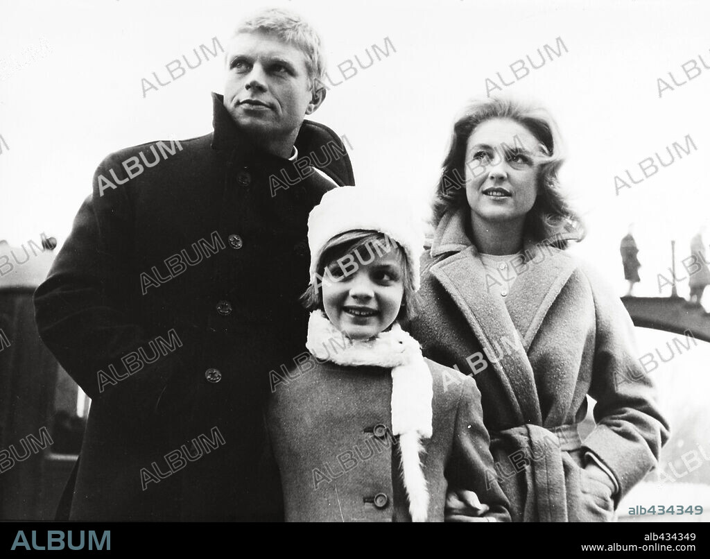 HARDY KRUGER, NICOLE COURCEL and PATRICIA GOZZI in SUNDAYS AND CYBELE, 1962 (LES DIMANCHES DE VILLE D'AVRAY), directed by SERGE BOURGUIGNON.