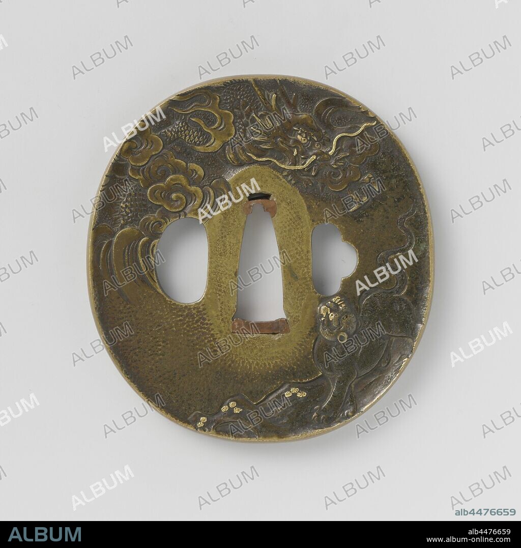 Hand guard, Oval tsuba with ishime ground, on the front in relief and gold inlay a tiger looking at a dragon in the clouds, signed 'tsuneshige'., Kawamura Tsuneshige, Japan, 1725 - 1775, Edo-period (1600-1868), copper (metal), gold (metal), h 7.4 cm × w 6.9 cm.