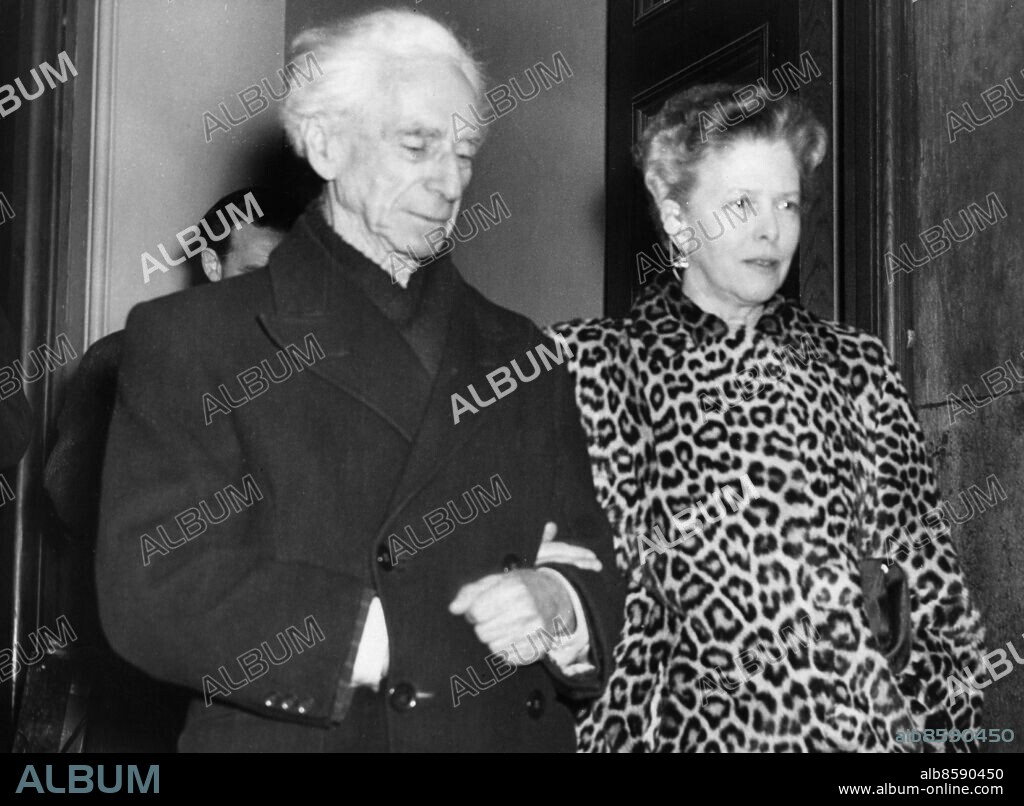 Orig. bildtext... EARL RUSSELL MARRIES FOR FOURTH TIME 15-12-52 80-year-old Earl Russell - Bertrand Russell, the philosopher - married for the fourth time this afternoon. His bride was Miss Edith Finch, a 52-year-old American authoress. The wedding was not expected to take place until January. Today's ceremony was kept secret until Earl Russell informed the Chelsea Registrar this morning of the exact time of the ceremony. The bride took an M.A. at Oxford and met Lord Russell ten years ago when she was teaching at Bryn Mawr College Pennsylvania. For three years she has been living at Paradise-walk, Chelsea. The bridegroom lives at Richmond, Surrey. His three former marriages each ended in divorce. Photo shows:- Earl Russell and his fourth bride, Miss Edith Finch, arm-in-arm as they left Chelsea (London) Register Office after the ceremony today. Anm. B Russell, 1872-1970, från 1931 Earl R of Kingston, brittisk filosof, matematiker och samhällskritiker. Nobelpriset i litteratur 1950. E Finch, 1900-1978, amerikansk författare, Bertrand Russells fjärde och sista hustru. Leopardpälsar Nygifta CD687 persons: BERTRAND RUSSELL;EDITH FINCH sites: USA*;STORBRITANNIEN;LONDON.
