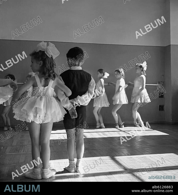 Tanzklasse einer Ballettschule, Russland, 60er Jahre.