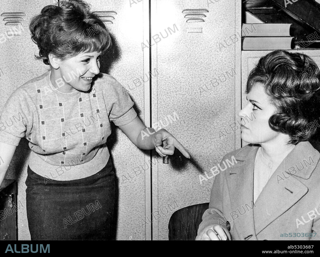 Franca valeri. renata mauro. paris my love. 1962. (Photo by: Marka/Universal Images Group via Getty Images).