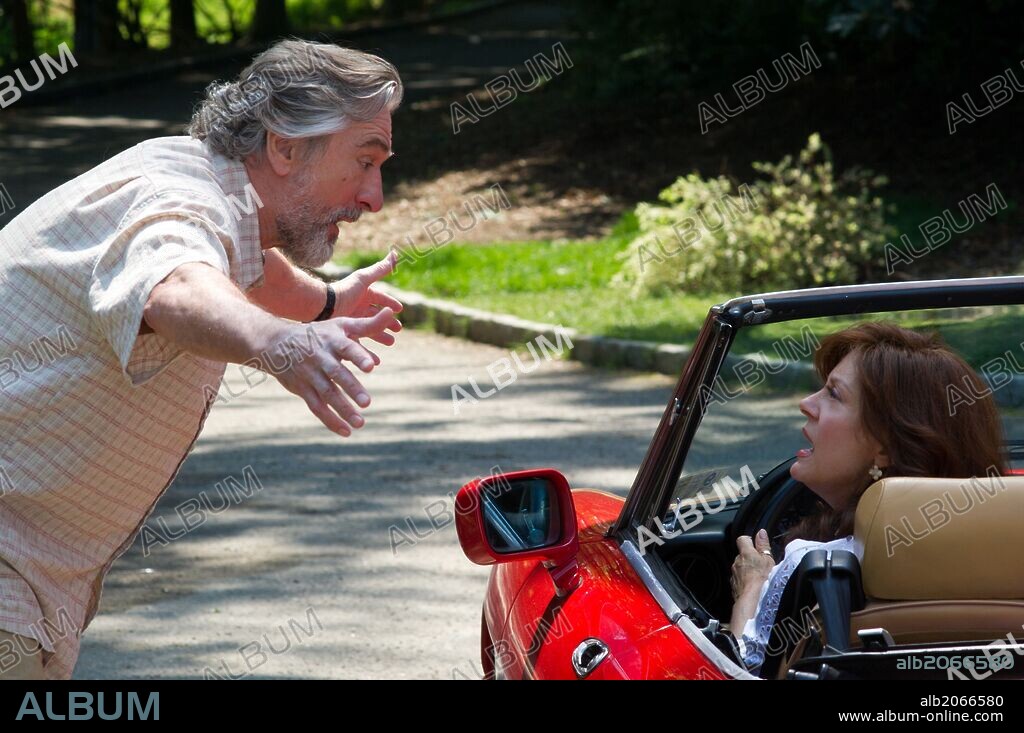 ROBERT DE NIRO y SUSAN SARANDON en LA GRAN BODA, 2013 (THE BIG WEDDING), dirigida por JUSTIN ZACKHAM. Copyright MILLENNIUM FILMS.