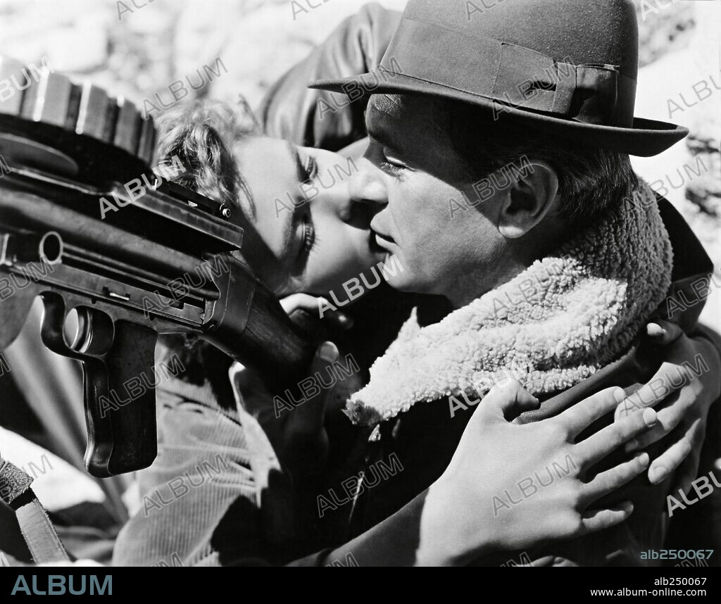 GARY COOPER y INGRID BERGMAN en POR QUIEN DOBLAN LAS CAMPANAS?, 1943 (FOR WHOM THE BELL TOLLS), dirigida por SAM WOOD. Copyright PARAMOUNT PICTURES.