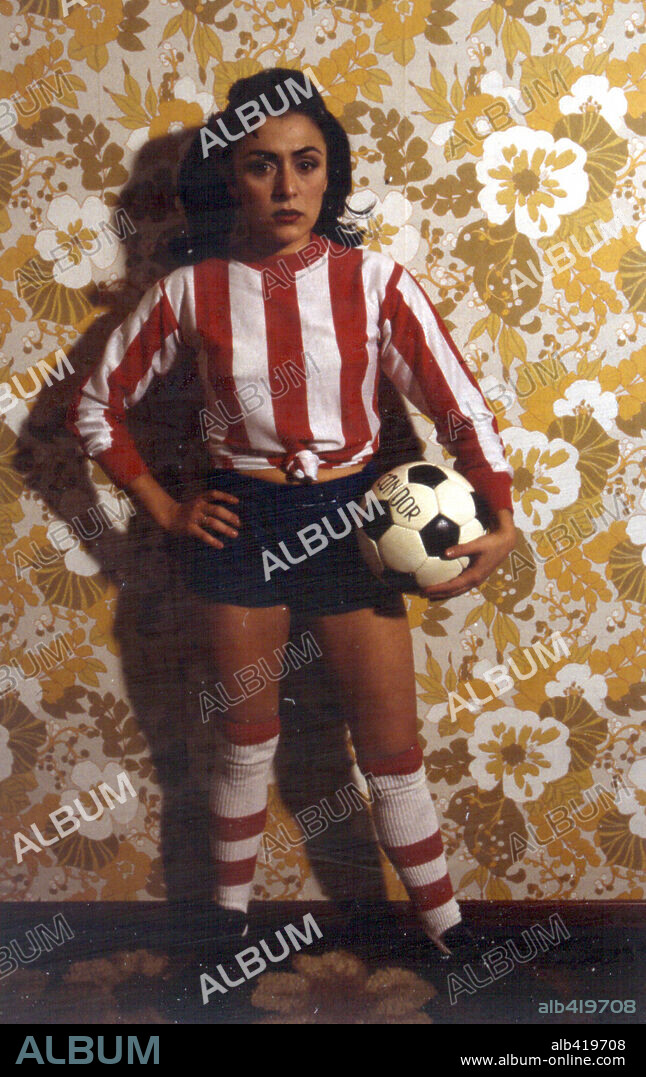 CANDELA PEÑA in TORREMOLINOS 73, 2003, directed by PABLO BERGER. Copyright TELESPAN 2000/ESTUDIOS PICASSO/MAMA FILMS/NIMBUS FILM.