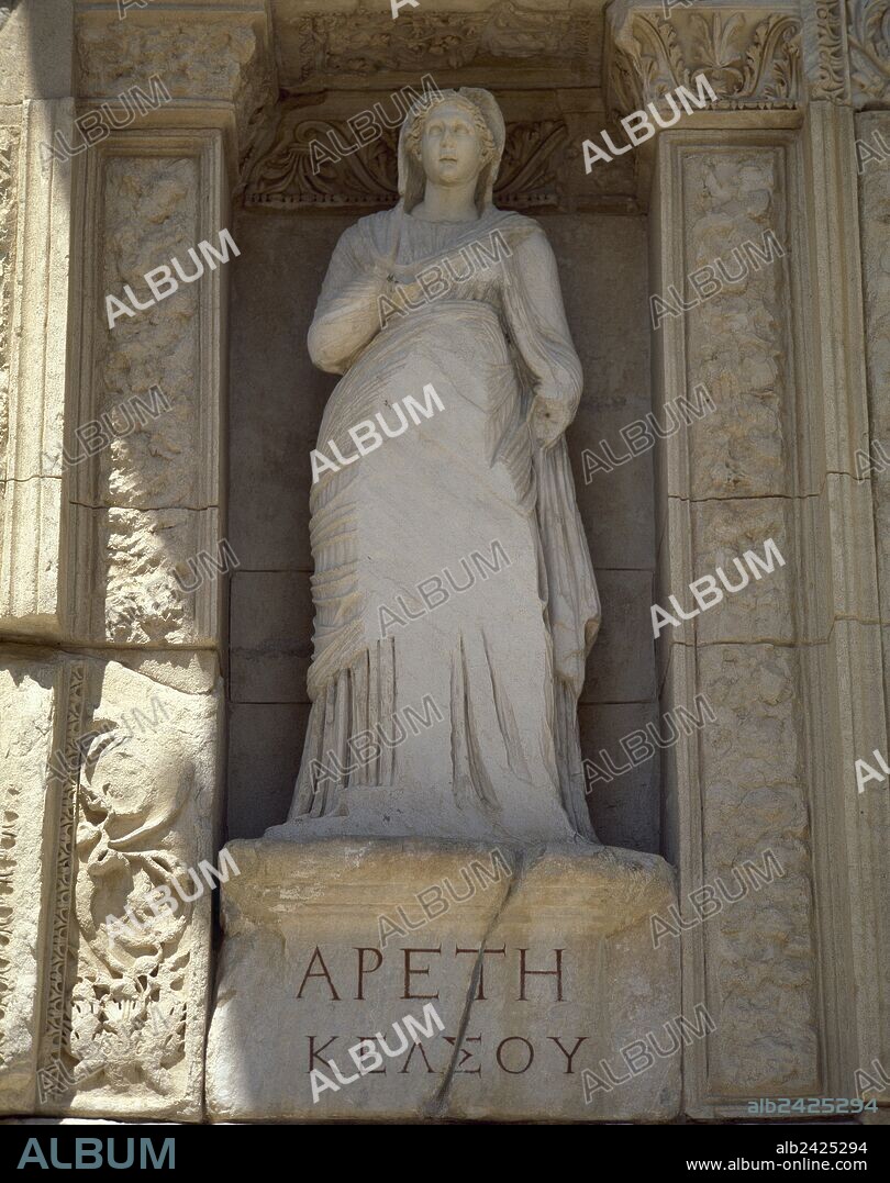 Turkey. Izmir province. Ephesus. Library of Celsus. Roman building built in honour of the Roman Senator Tiberius Julius Celsus Polemaeanus, 2nd century AD. Facade. Statue in the niche wich symbolizes the Value (Arete). These are the virtues of Celsus. They are  copies of the originals. Anatolia.