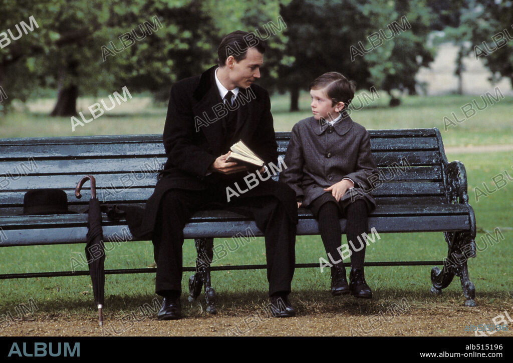 JOHNNY DEPP en DESCUBRIENDO NUNCA JAMÁS, 2004 (FINDING NEVERLAND), dirigida por MARC FORSTER. Copyright MIRAMAX.