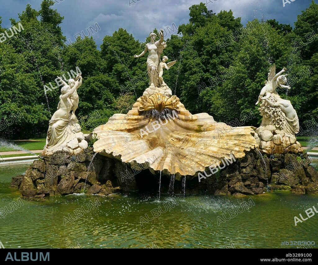 Cliveden, an Italianate mansion and estate at Taplow, Buckinghamshire, England. As home of Nancy Astor, the house was the meeting place of the Cliveden set of the 1920s and 1930s a group of political intellectuals. Later, during the 1960s, it became the setting for key events of the notorious Profumo Affair (a scandal that led to the collapse of the Conservative government in 1964).